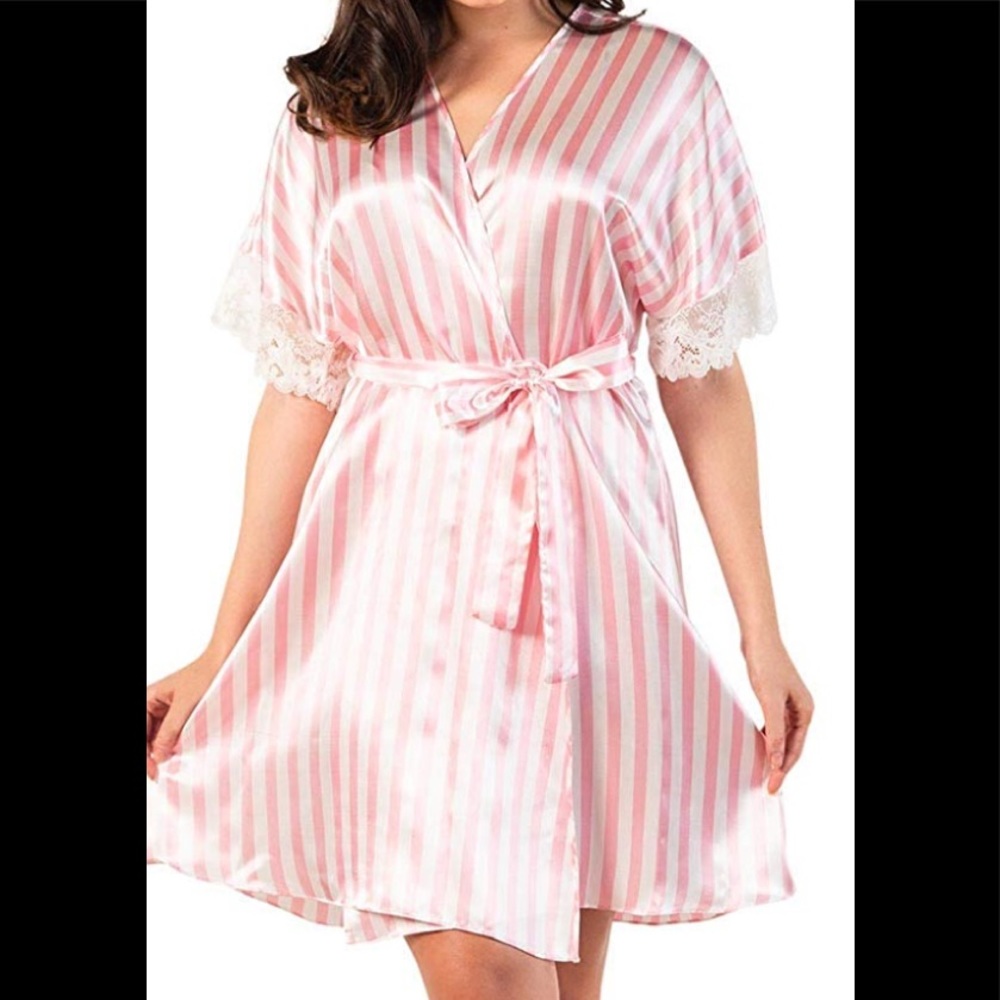 Momomio Lace Satin Robe